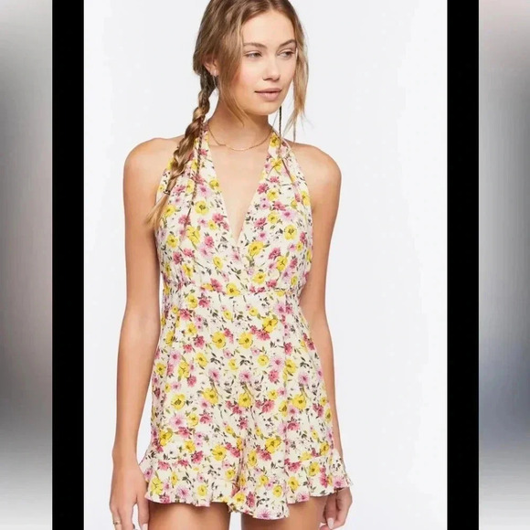 Forever 21 floral romper size M. NWOT and partial label. - Picture 1 of 12